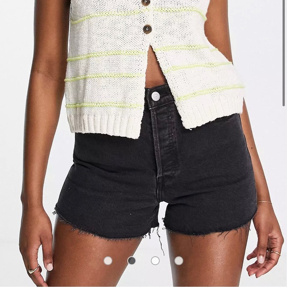 Levi’s Ribcage Shorts - Picture 2 of 6